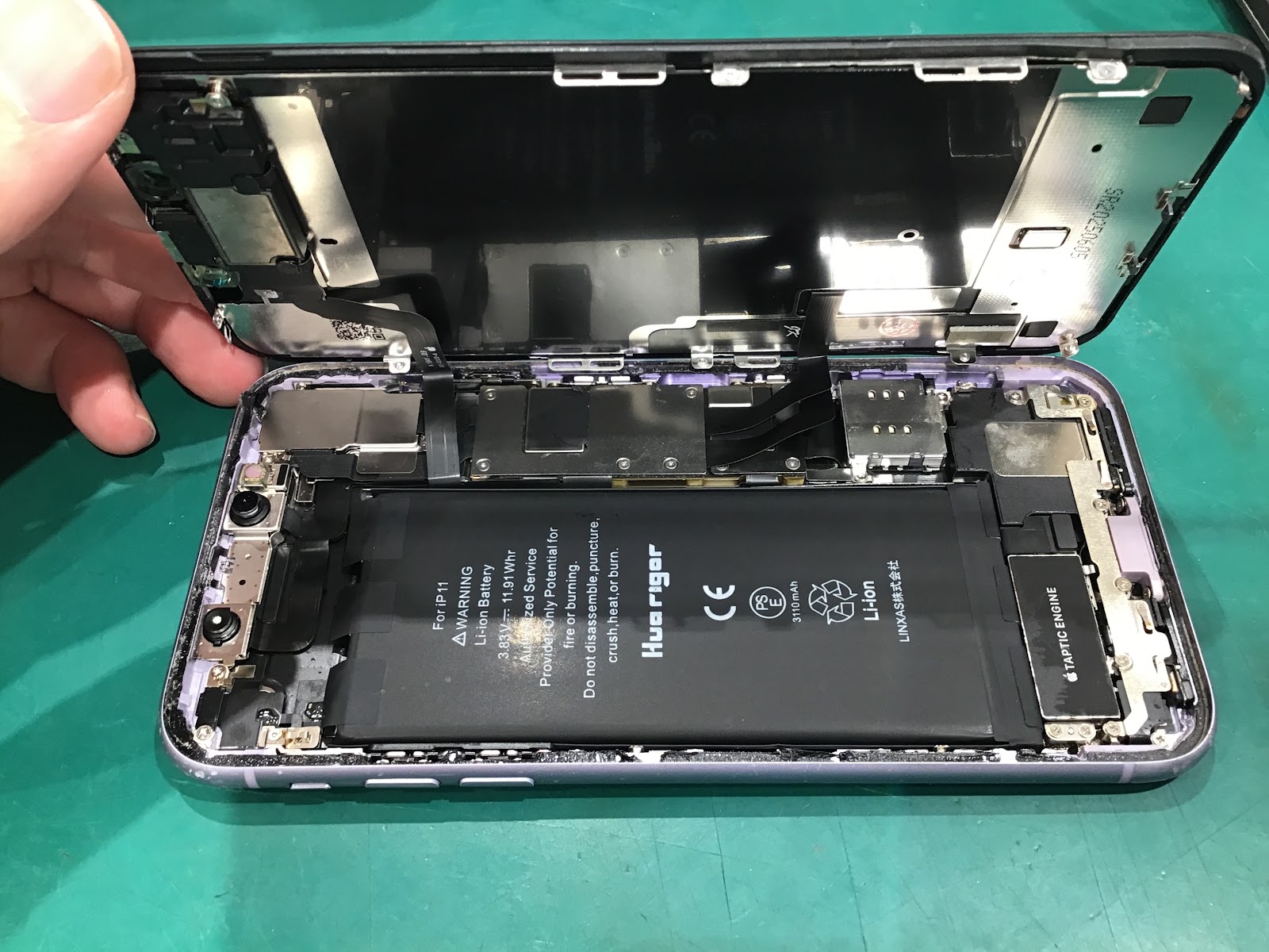 iPhone11のバッテリー交換は、データそのまま・即日修理のスマホ修理工房　町田店へ！